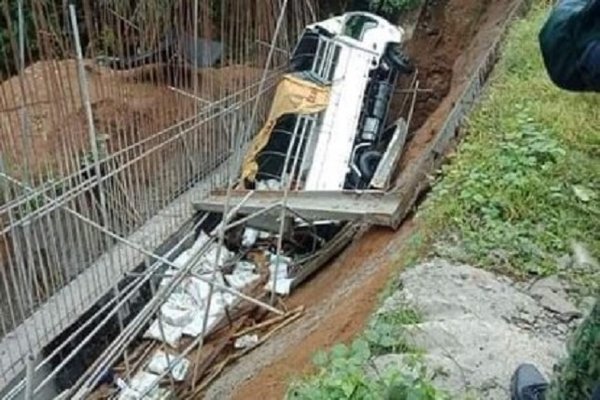 Xe tải lao xuống hẻm núi, 19 người Phillipines tử nạn