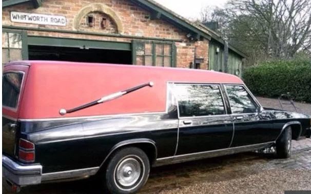 Phù phép xe tang cũ thành limousine&nbsp;sang chảnh, giá xe đắt gấp ba