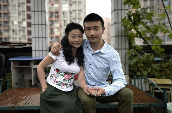 Trúng tiếng sét ái tình, chàng trai 23 tuổi đòi cưới bằng được 'bà dì' 46 tuổi