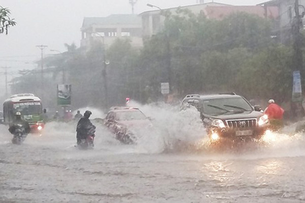 Nghe VietNamNet: Dự báo thời tiết 3/11, áp thấp trên Biển Đông, miền Trung mưa lớn