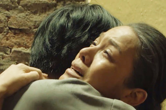 'Tiếng sét trong mưa' kết khác bản gốc, khán giả tranh cãi kịch liệt