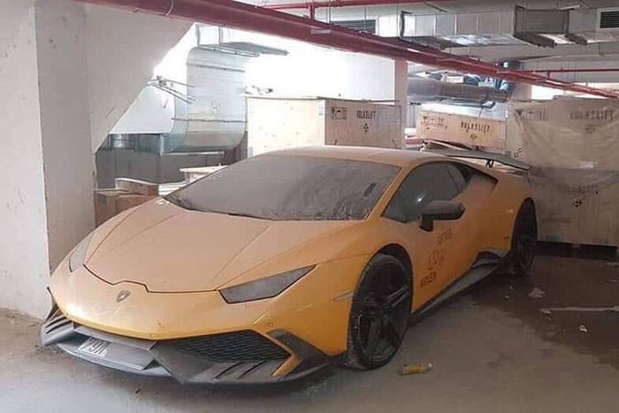 Xót xa những siêu xe 'bò vàng' Lamborghini bị bỏ xó