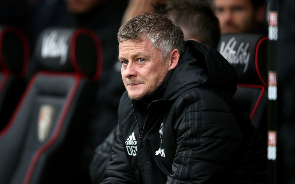 Solskjaer than trời vì MU thiếu 