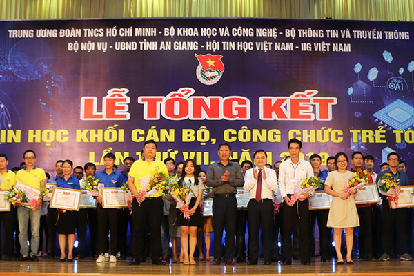 Trao giải Hội thi Tin học khối cán bộ, công chức trẻ toàn quốc năm 2019