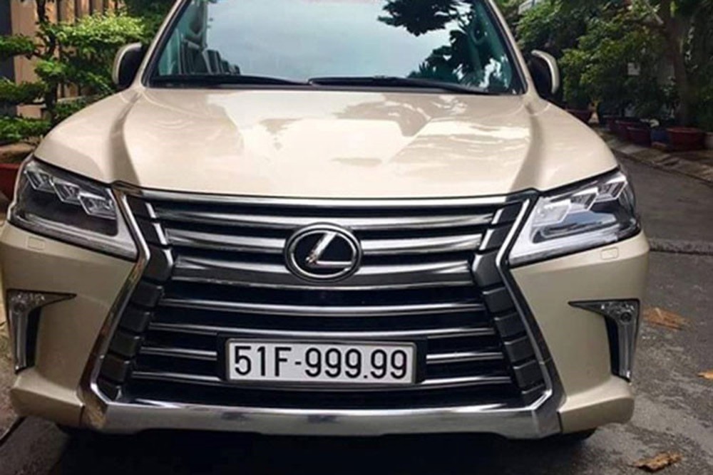 Nhà giàu đi xe sang, liên tục
