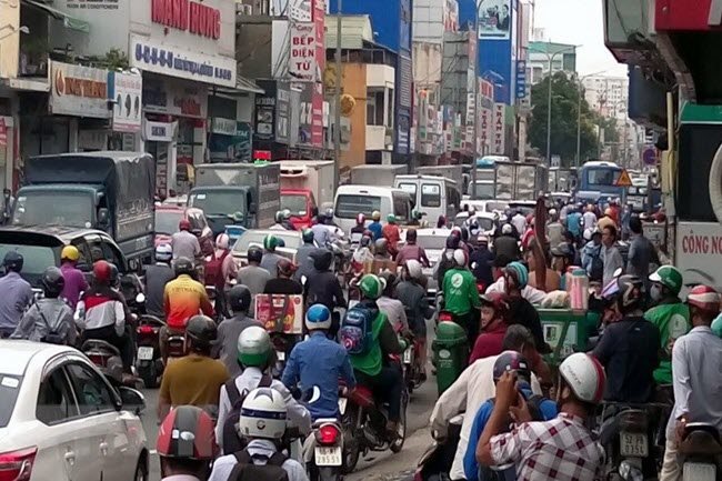 HCMC to pilot public electric bike service