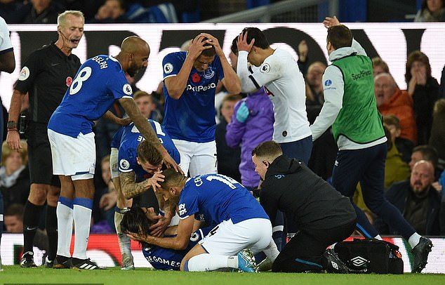 90phut.tv bình luận tiếng việt