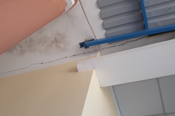 Trường học “tiền tỷ” sụt lún bất thường