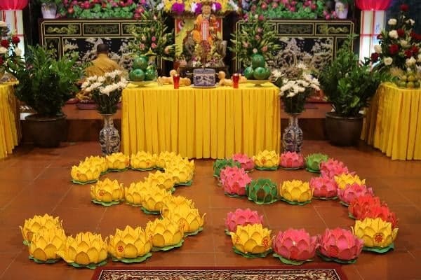 Lễ cầu nguyện cho 39 nạn nhân tại Anh