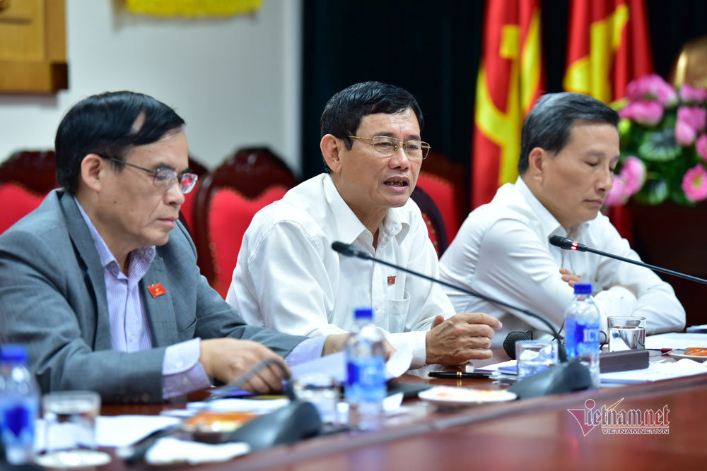 Cảnh báo có lợi ích nhóm trong 'cuộc chiến nước sạch' ở Hà Nội