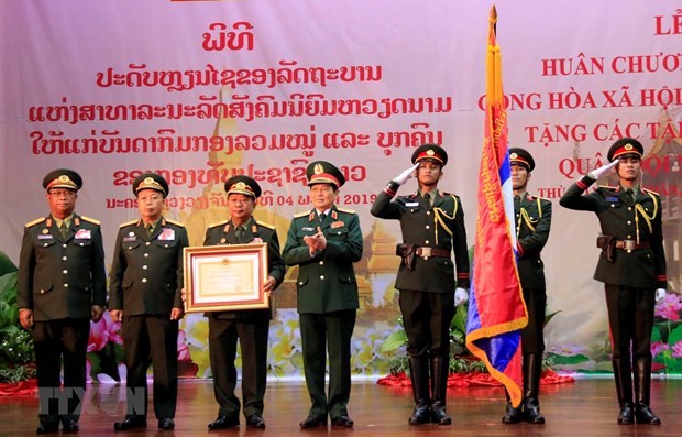 Vietnam confers Gold Star Order on Lao People’s Army