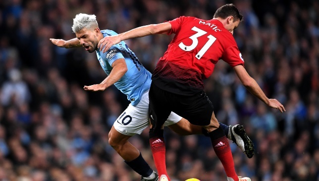 MU gia hạn Matic thêm 2 năm, Man City bán Aguero