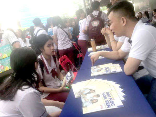 HCM City high schools begin to take career counselling seriously