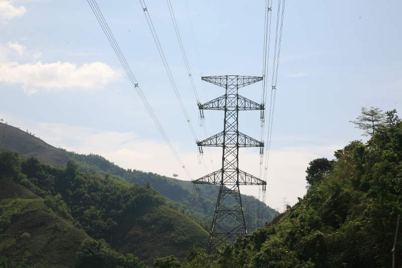 Supply exceeds demand, but Vietnam still imports electricity