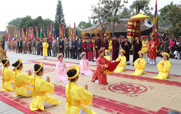 Tôn vinh tín ngưỡng thờ Mẫu và hội làng Việt cổ