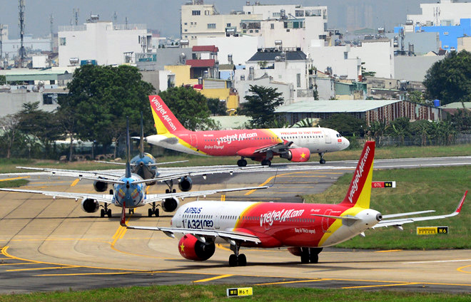 Một năm 3 hãng xin bay, cuộc đua nóng trên bầu trời Việt