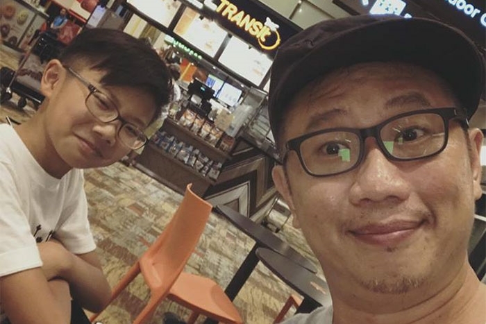 Con trai chê người lao động có mùi hôi, bố vẽ tranh dạy con về sự tử tế