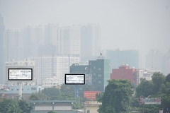 Cao ốc Sài Gòn ‘biến hình’ dưới lớp mù đặc quánh từ sáng đến chiều