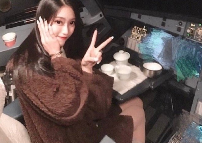 Ảnh quá khứ của hot girl khiến phi công TQ bị cấm bay vĩnh viễn