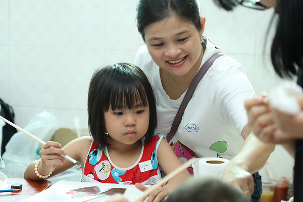 Đem niềm vui bằng sắc màu đến cho bệnh nhi ung thư TP.HCM