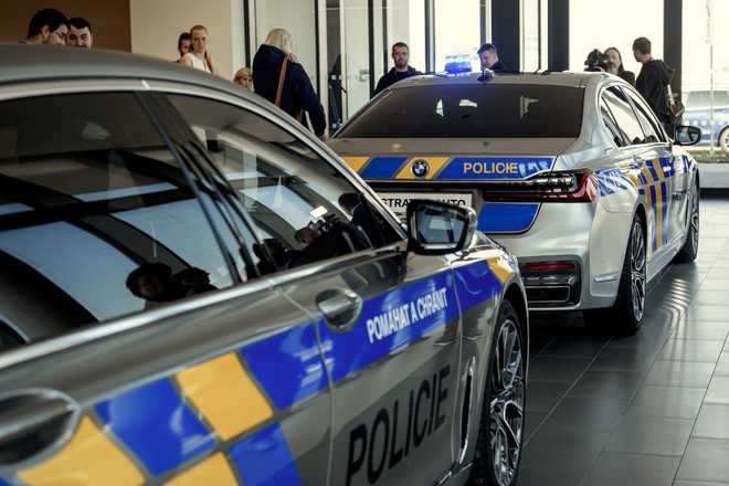BMW 7-Series plug-in hybrid được dùng làm xe cảnh sát tại Czech