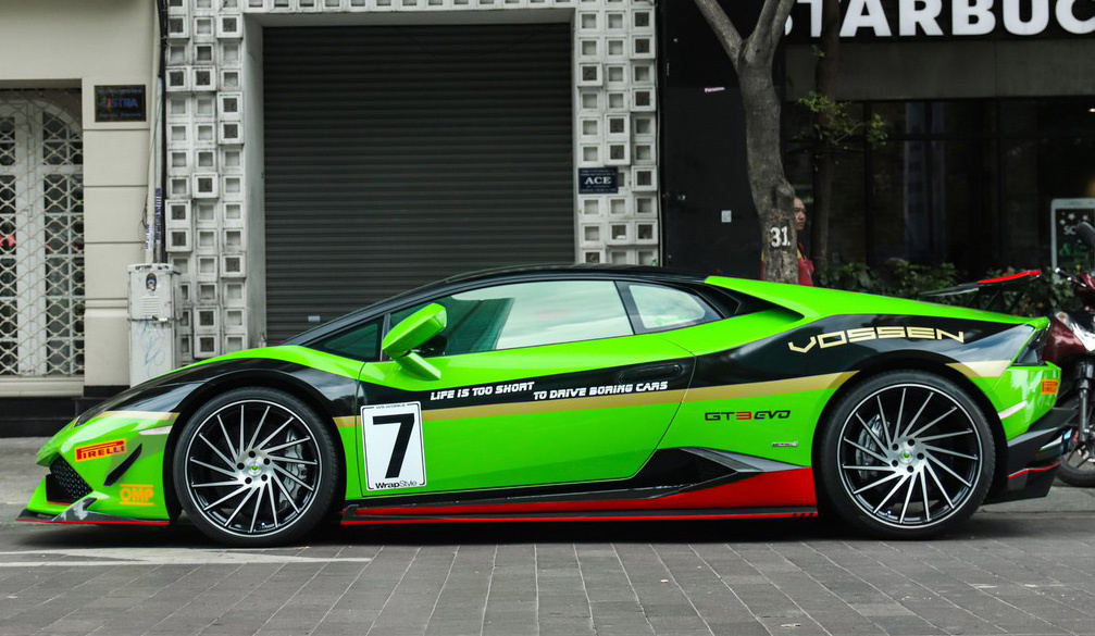 Lamborghini Huracan khoác áo xe đua GT3 tại TP.HCM