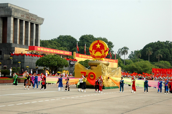 Talk on art and history of VN’s National Emblem