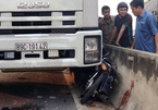 Va chạm với xe tải, 3 nữ sinh ở Quảng Nam bị hất bay khỏi xe máy