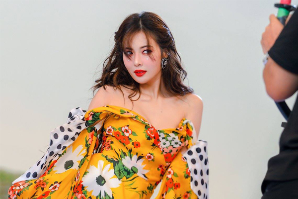 HyunA tặng cho hàng chục fan món quà trị giá hơn 5 triệu đồng