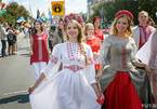 Thiếu nữ Belarus đẹp hút hồn trong trang phục dân tộc