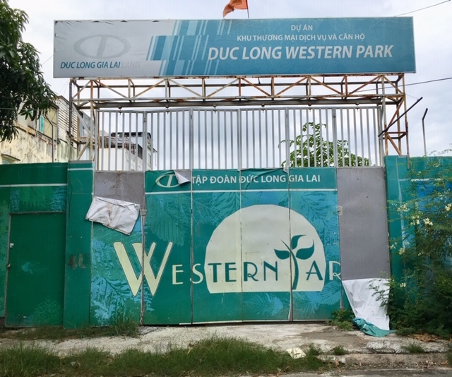 Dự án Đức Long Western Park: Cấp phép 15 tầng, môi giới rao bán đến tầng 21