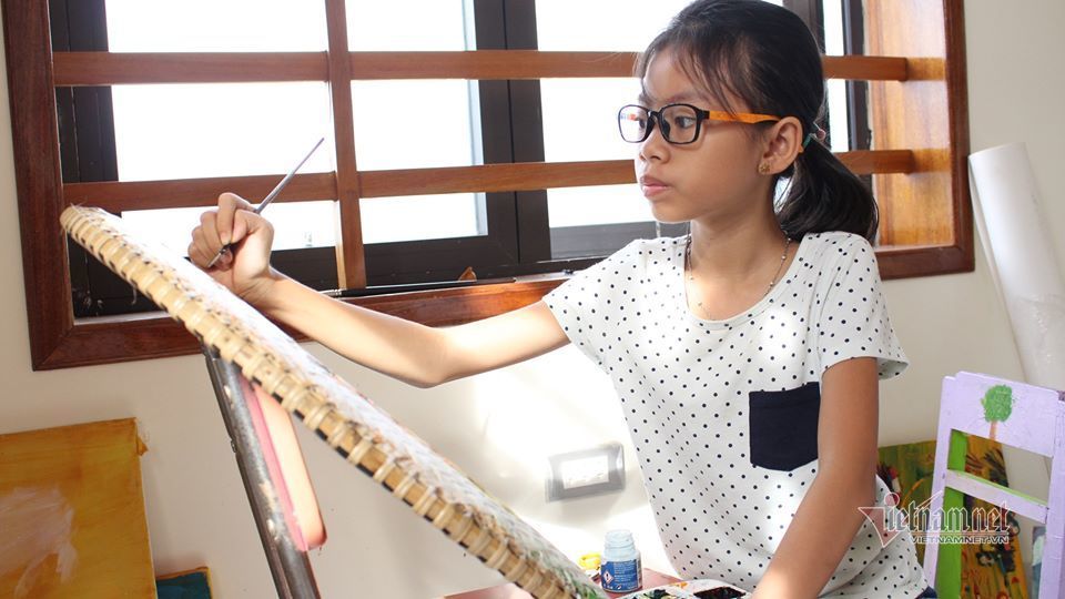 Cô bé Quảng Bình không đến trường mở triển lãm tranh ở tuổi 11