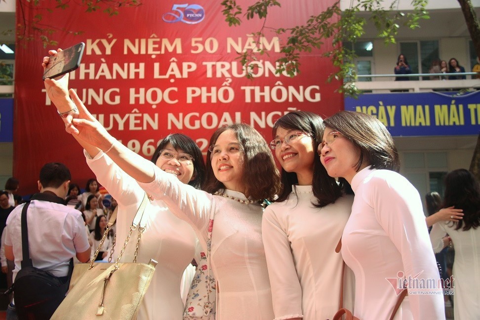 Hân hoan ngày trở về 50 năm Trường THPT Chuyên Ngoại ngữ