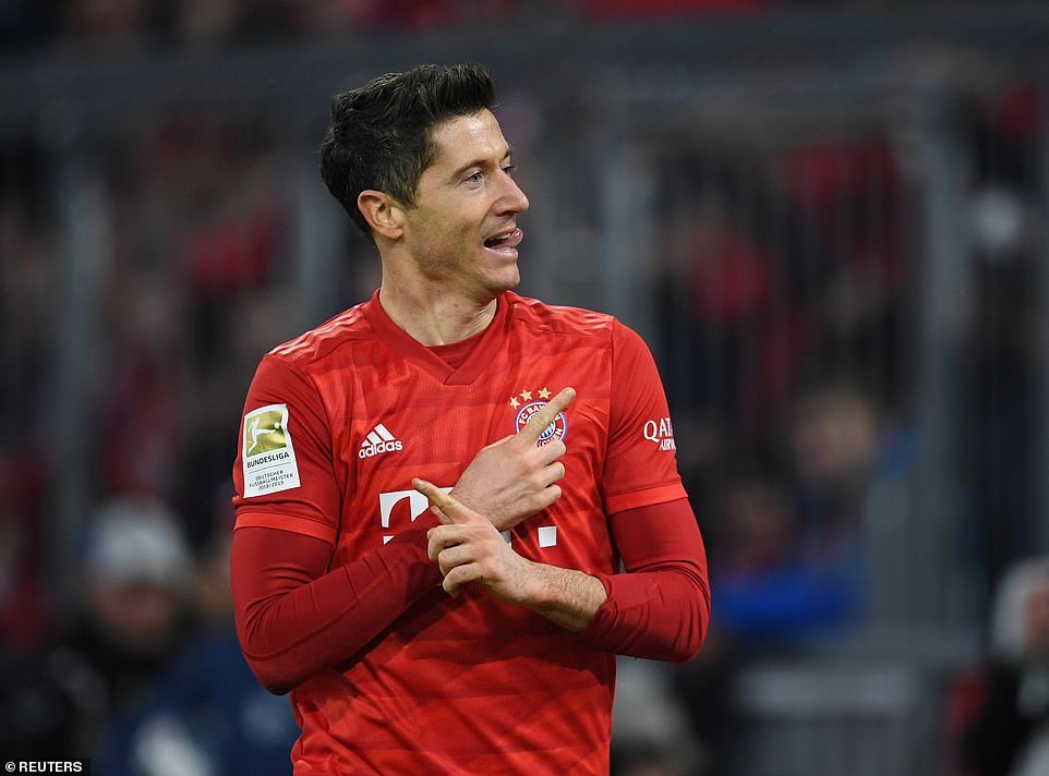 Lewandowski lập cú đúp, Bayern 