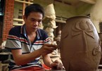 Artisan long for preserving Huong Canh pottery craft