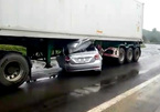 Ô tô 4 chỗ chui gầm xe đầu kéo, 2 người tử nạn ở Đắk Nông