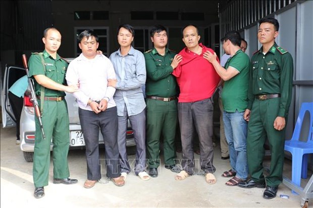 Dien Bien police arrest two transnational drug traffickers