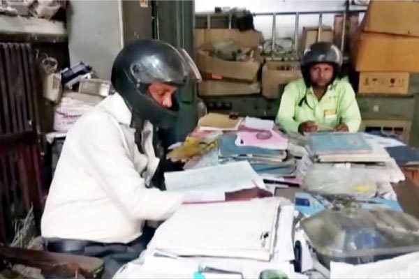 Lý do bất ngờ khiến công chức đội 'nồi cơm điện' trong giờ làm việc