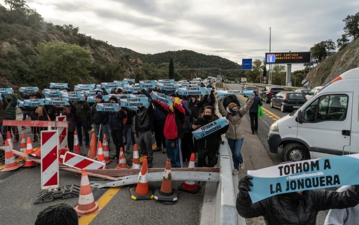 Người biểu tình gây nghẽn cao tốc nối Pháp và Tây Ban Nha