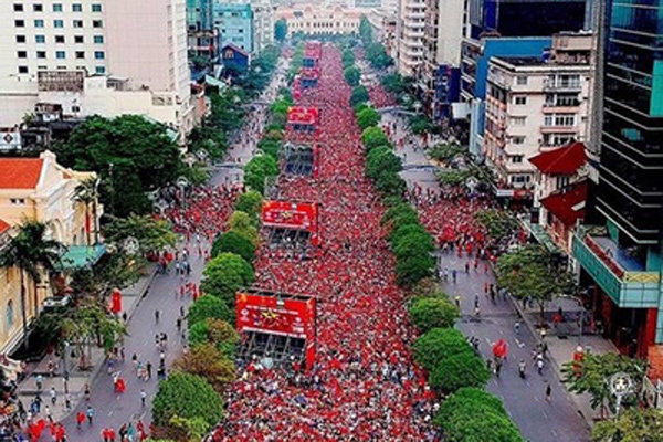 Trực tiếp Việt Nam đá World Cup và Sea Games trên phố đi bộ Nguyễn Huệ