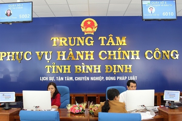 Cán bộ cười khanh khách vào mặt dân bị xử lý thế nào