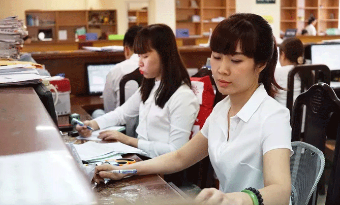 Tăng lương cơ sở sẽ tác động thế nào đến công chức, viên chức?