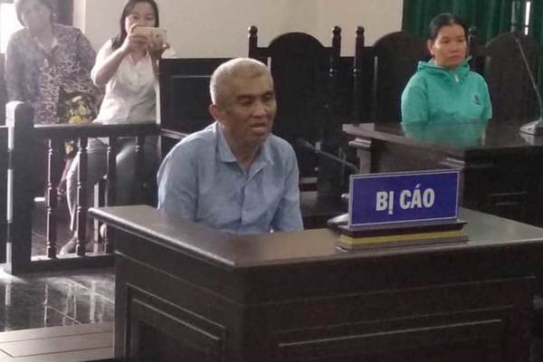 Gã xe ôm ở Sài Gòn xông vào phòng trọ 2 lần dâm ô bé gái 5 tuổi