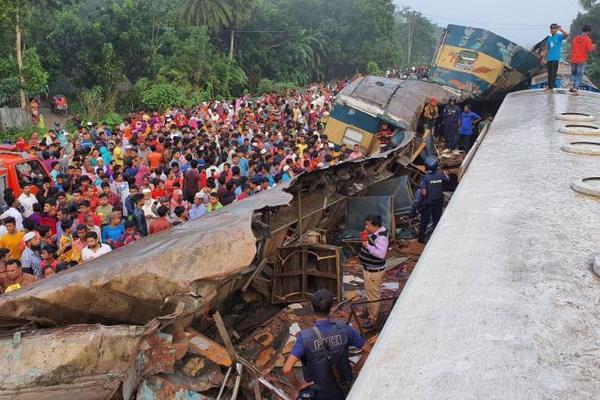 Hai tàu hỏa đâm nhau ở Bangladesh, ít nhất 16 người chết