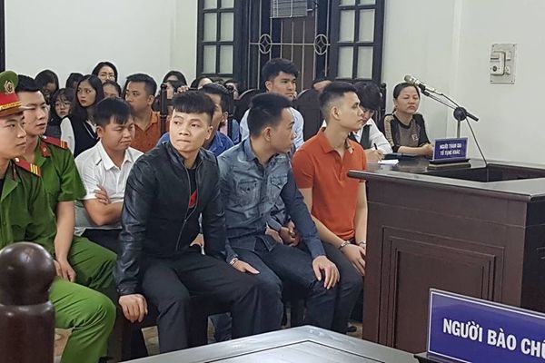 Nghe VietNamNet: Khá 'bảnh' nhận 10 năm rưỡi tù giam, nộp phạt 30 triệu