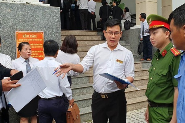 An ninh thắt chặt tại phiên xử vợ chồng LS Trần Vũ Hải ở Nha Trang