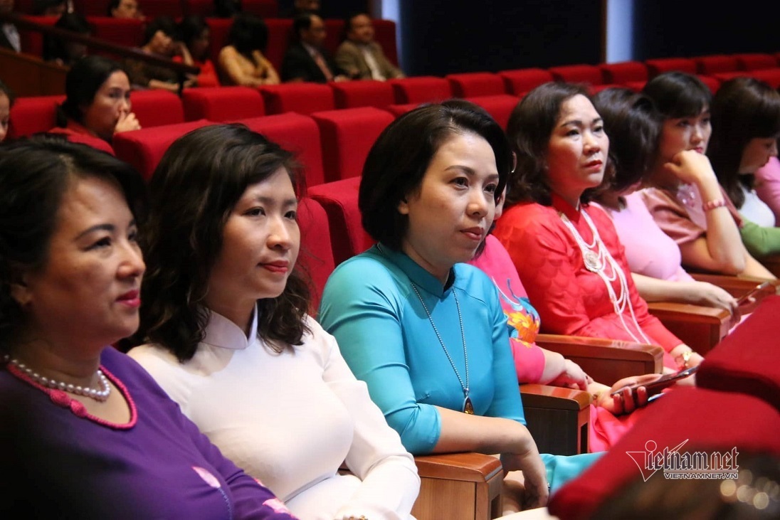 Hiệu trưởng phải đi đầu việc chống cửa quyền, trù dập trong nhà trường