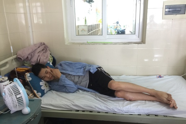 Người phụ nữ bị bệnh thận nặng từ chối điều trị để dành tiền cho con chữa ung thư