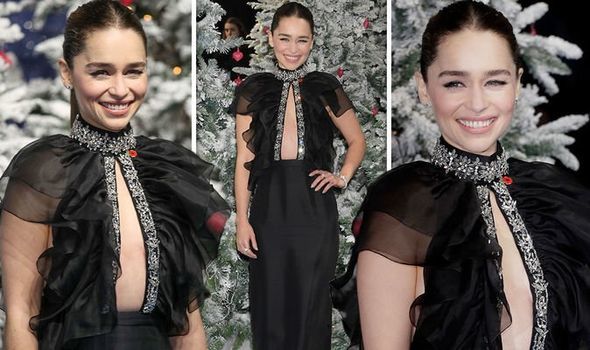 'Mẹ rồng' Emilia Clarke mặc đầm hở ngực không nội y ra mắt phim 'Last Christmas'