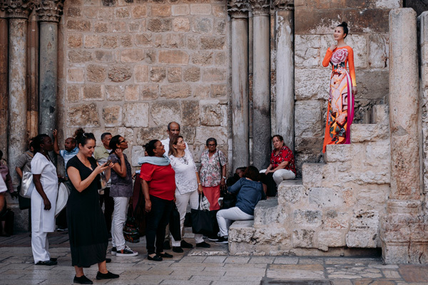Thanh Mai diện áo dài dạo chơi ở Jerusalem